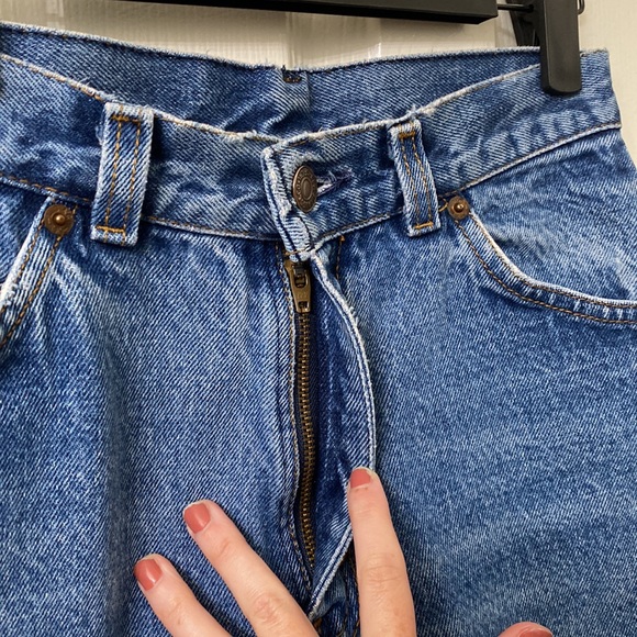 ā¢Vintageā¢Leviās⢠High Waisted Jeans - Picture 4 of 16